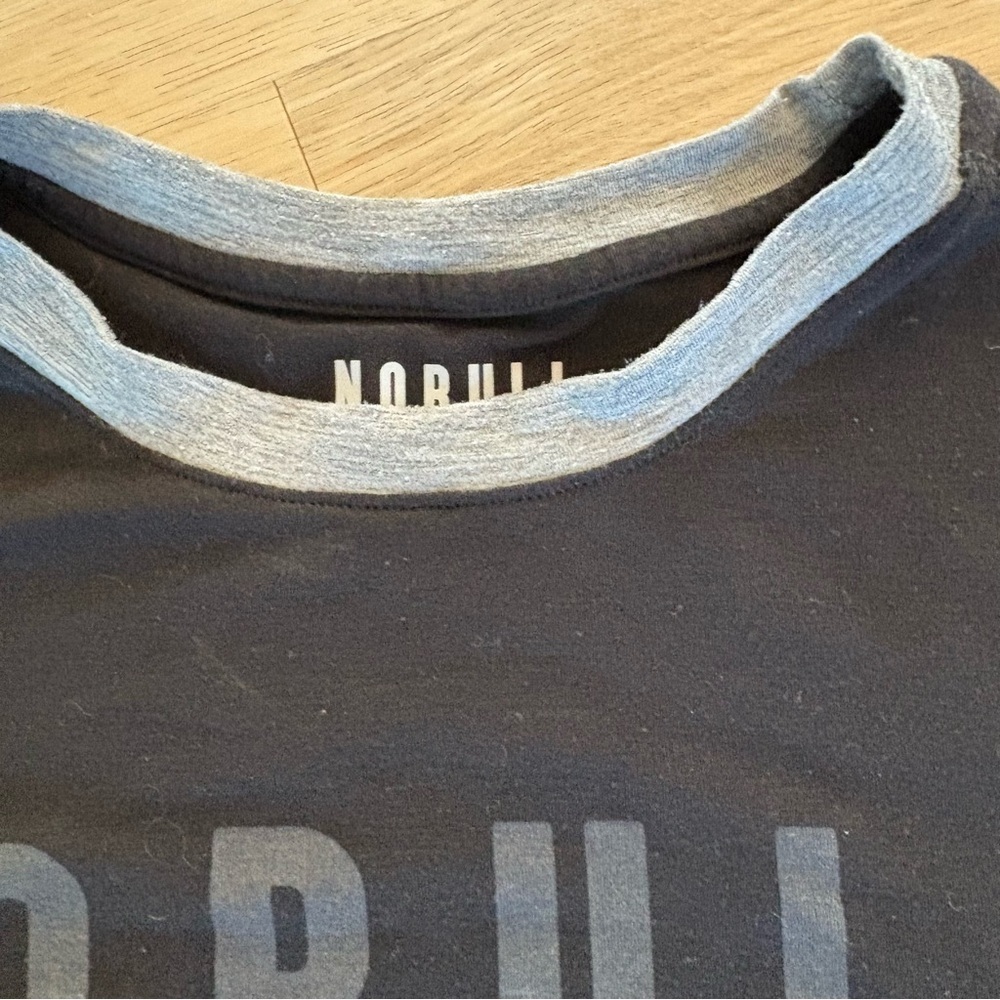 ** NOBULL Women’s Cropped Short Sleeve T-shirt , Black and Gray, Size Small - Picture 4 of 5